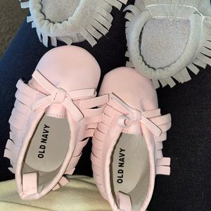 🌻💜 6-9M baby girl moccasins